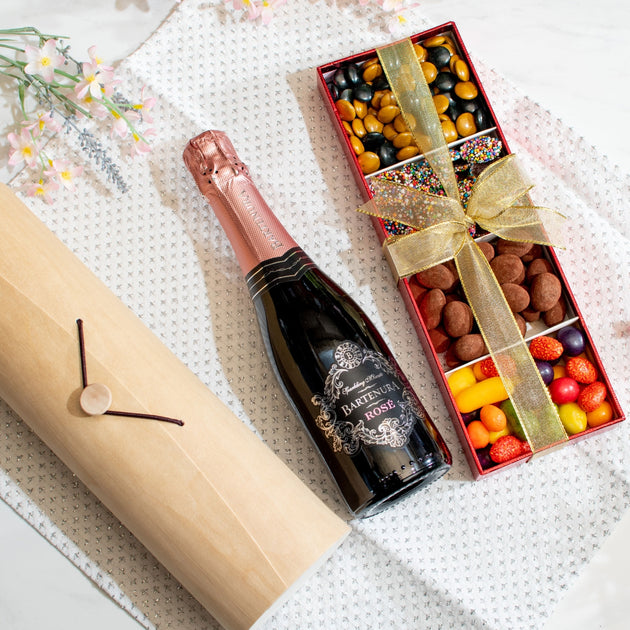 Buy our deluxe purim wine gift box at