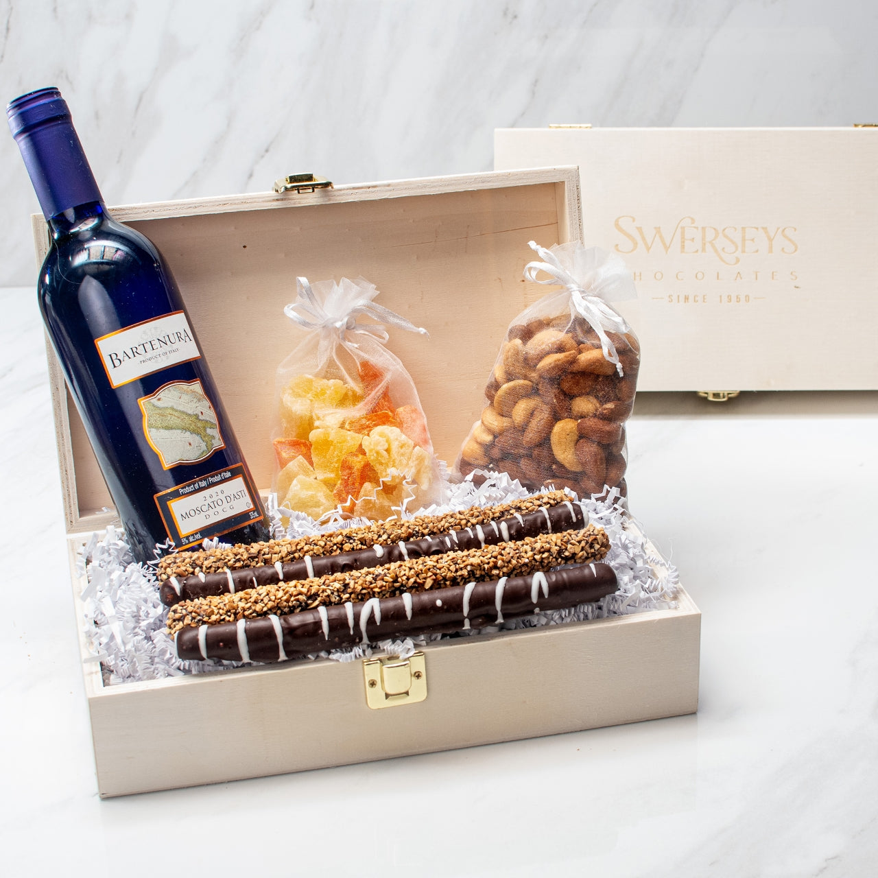 https://www.swerseys.com/cdn/shop/files/Purim-Designer-Treats-and-Moscato-Keepsake-Box-Gift-Set.jpg?v=1694273950