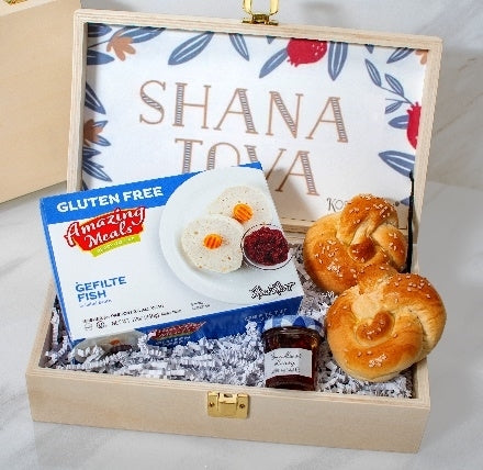 Swerseys Rosh Hashana Gift Box Challah & Honey with Gefilte Fish